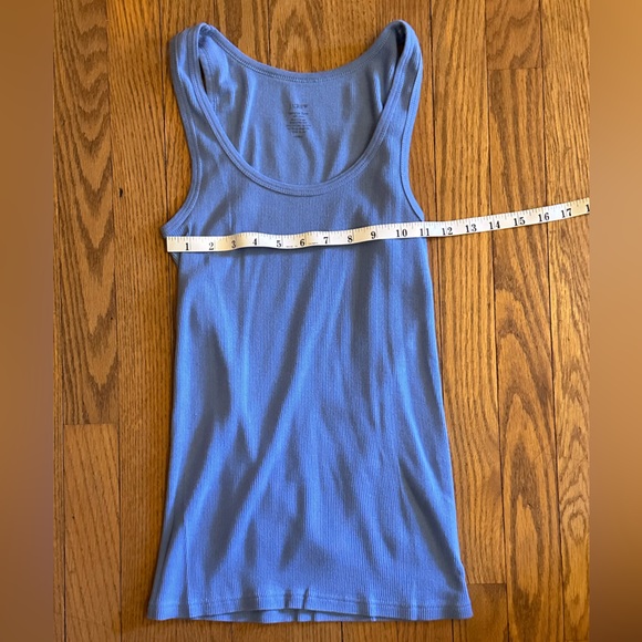j.crew women’s favorite tank in blue size medium - Picture 4 of 4